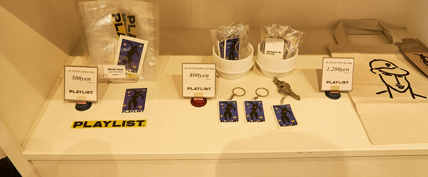 キーホルダーやステッカー、トートバックなどのオリジナルグッズ