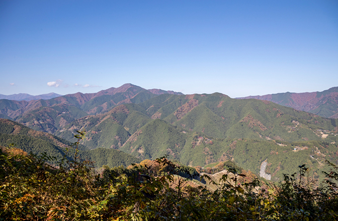 山を見下ろせるひらけた景色