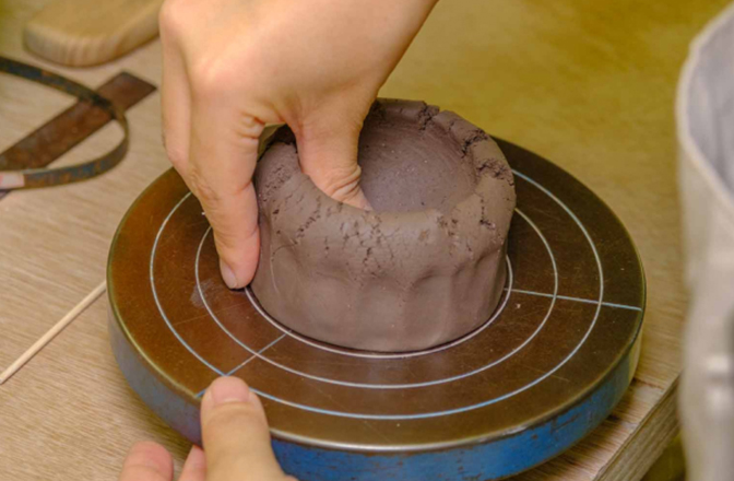 写真のサイズぐらいの作品なら2~3個は作れる
