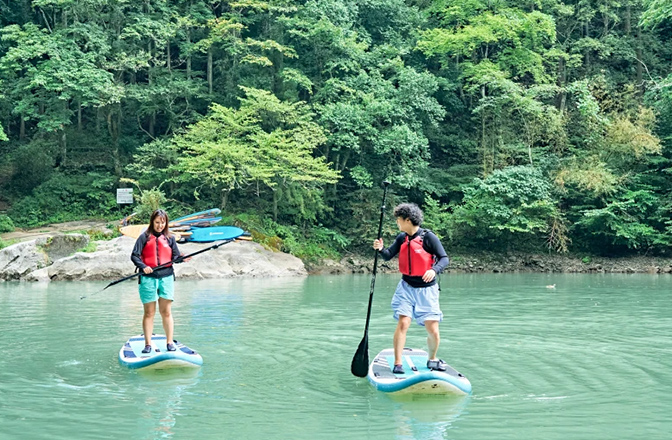ボードの上に立つお二人