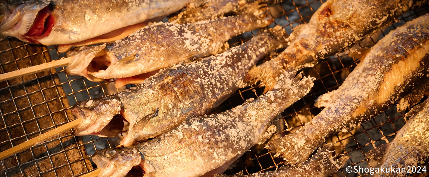釣った魚をBBQハウスで炭焼きに